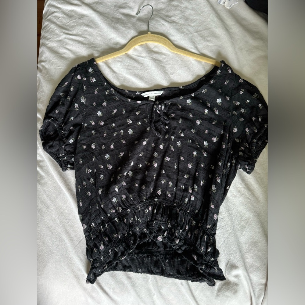 American Eagle Outfitters Black Floral Puff sleeve shirt